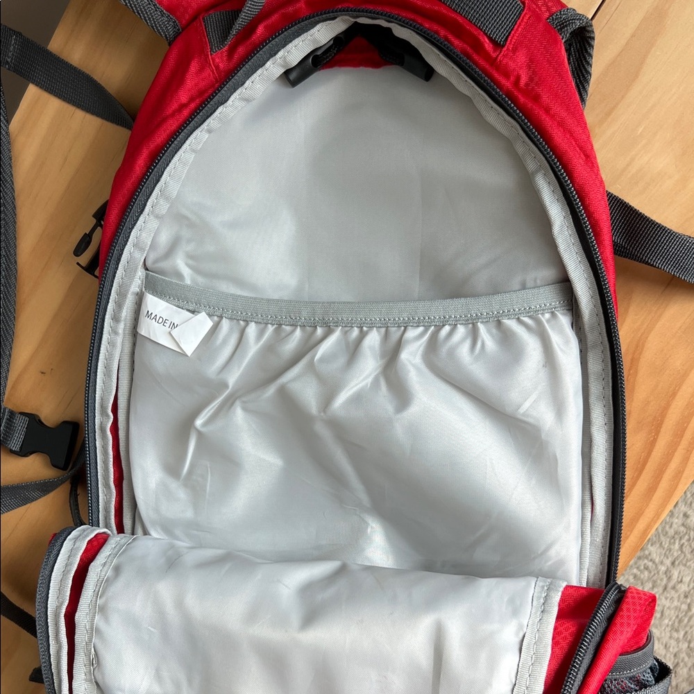 Quest Red Men's Backpack - Picture 4 of 8